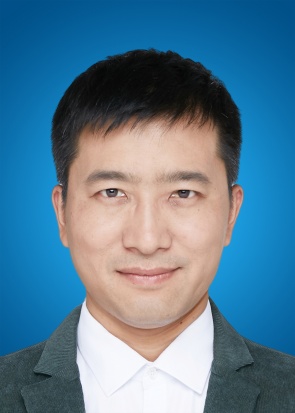 王海伟-证件照-蓝底.jpg