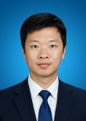 杨勇博-证件照-蓝底.jpg